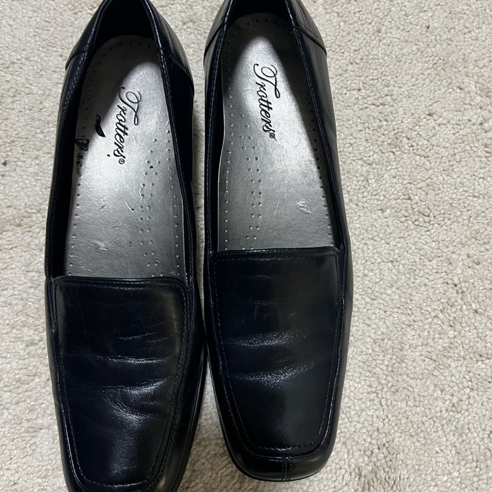 Trotters Black Leather Flats
